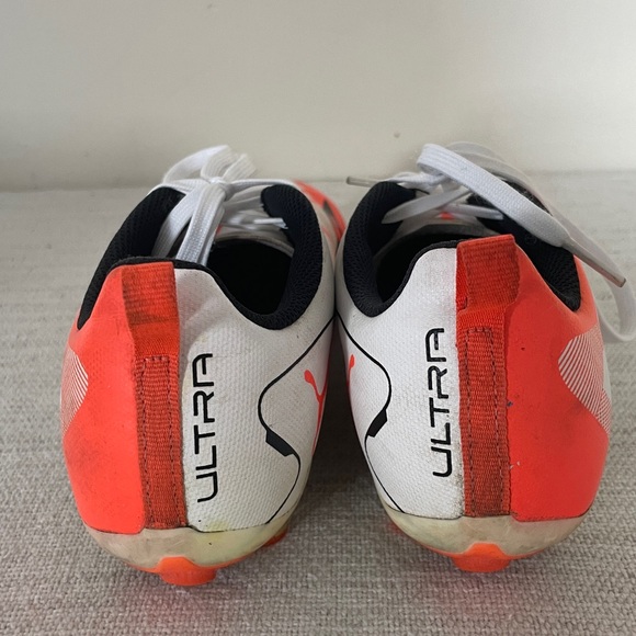 Puma White and Red Soccer Cleats- Size 6. Unisex. - Picture 5 of 9